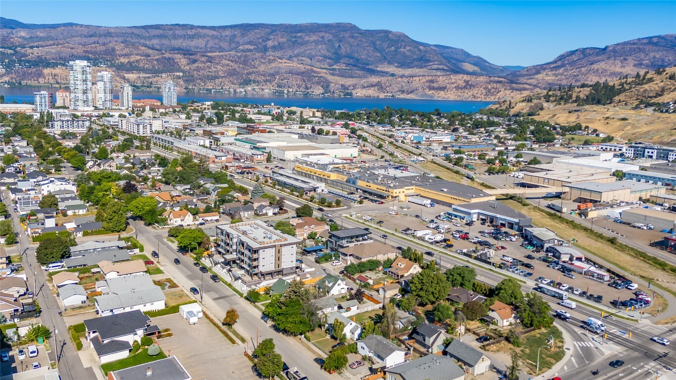 Property Photo:  1069 Clement Avenue  BC V1Y 7E3 