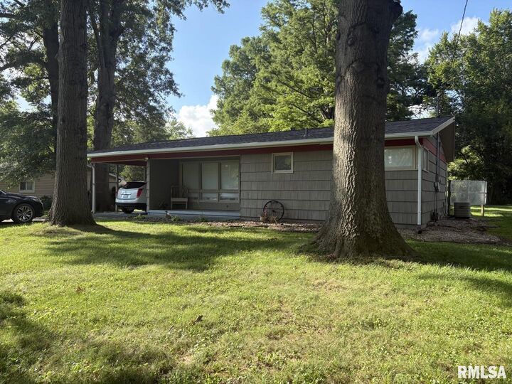 Property Photo: 817 Harrison Road IL 62966