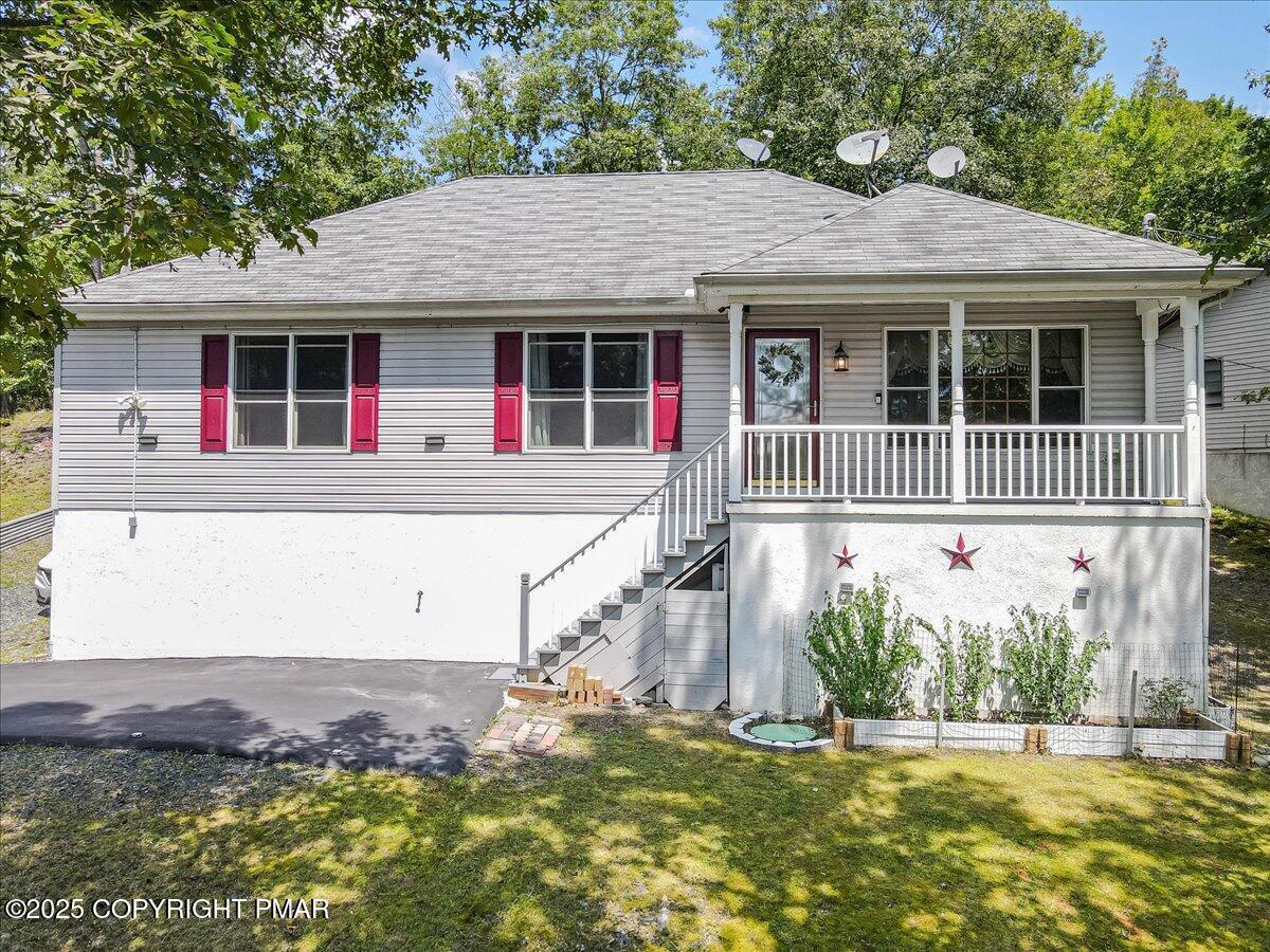 Property Photo: 2414 Woodcrest Drive PA 18302