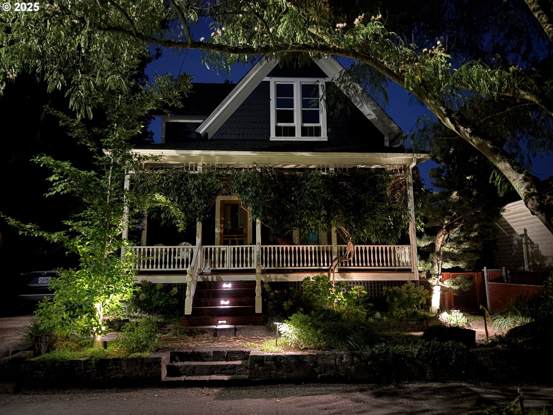 Property Photo: 636 SE 45th Ave OR 97215