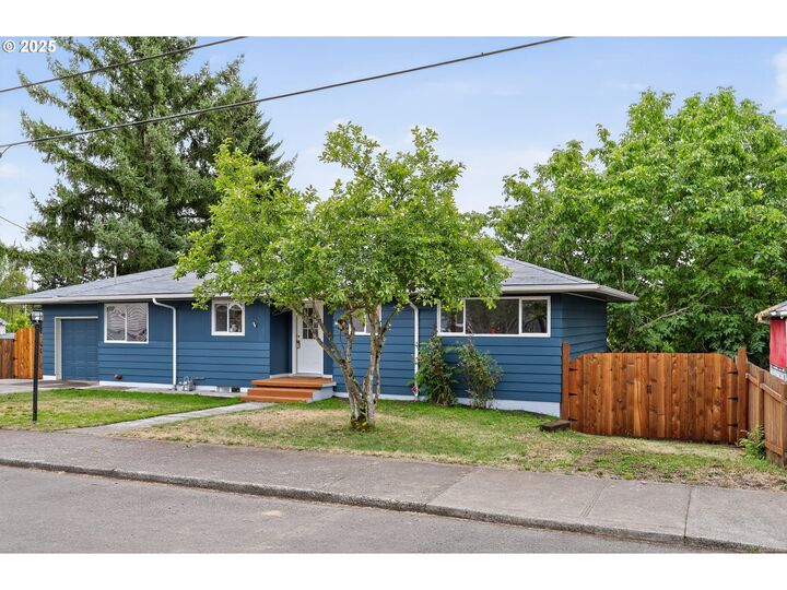 Property Photo: 10026 SE Insley St OR 97266