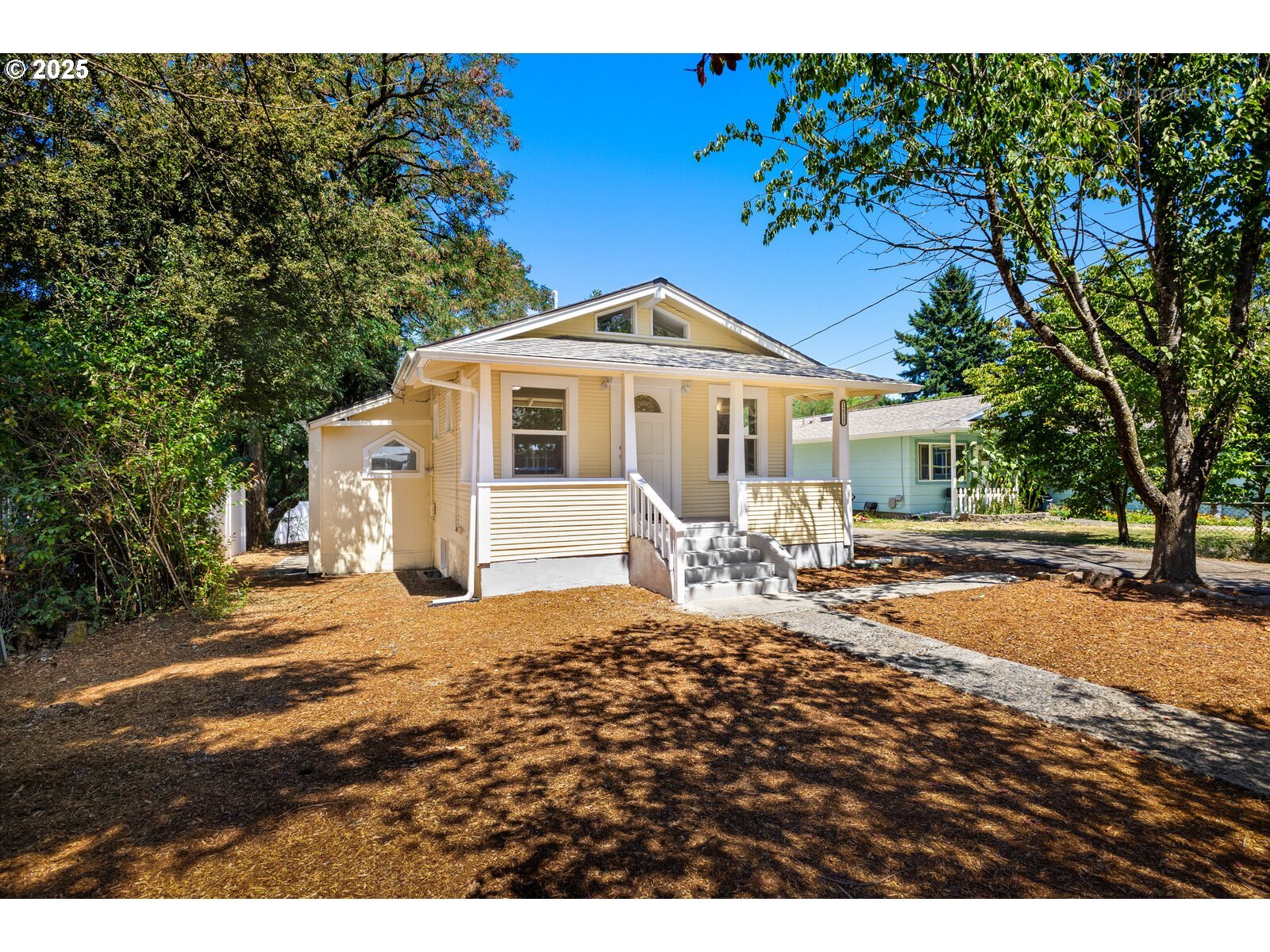 Property Photo: 12515 SE Ramona St OR 97236