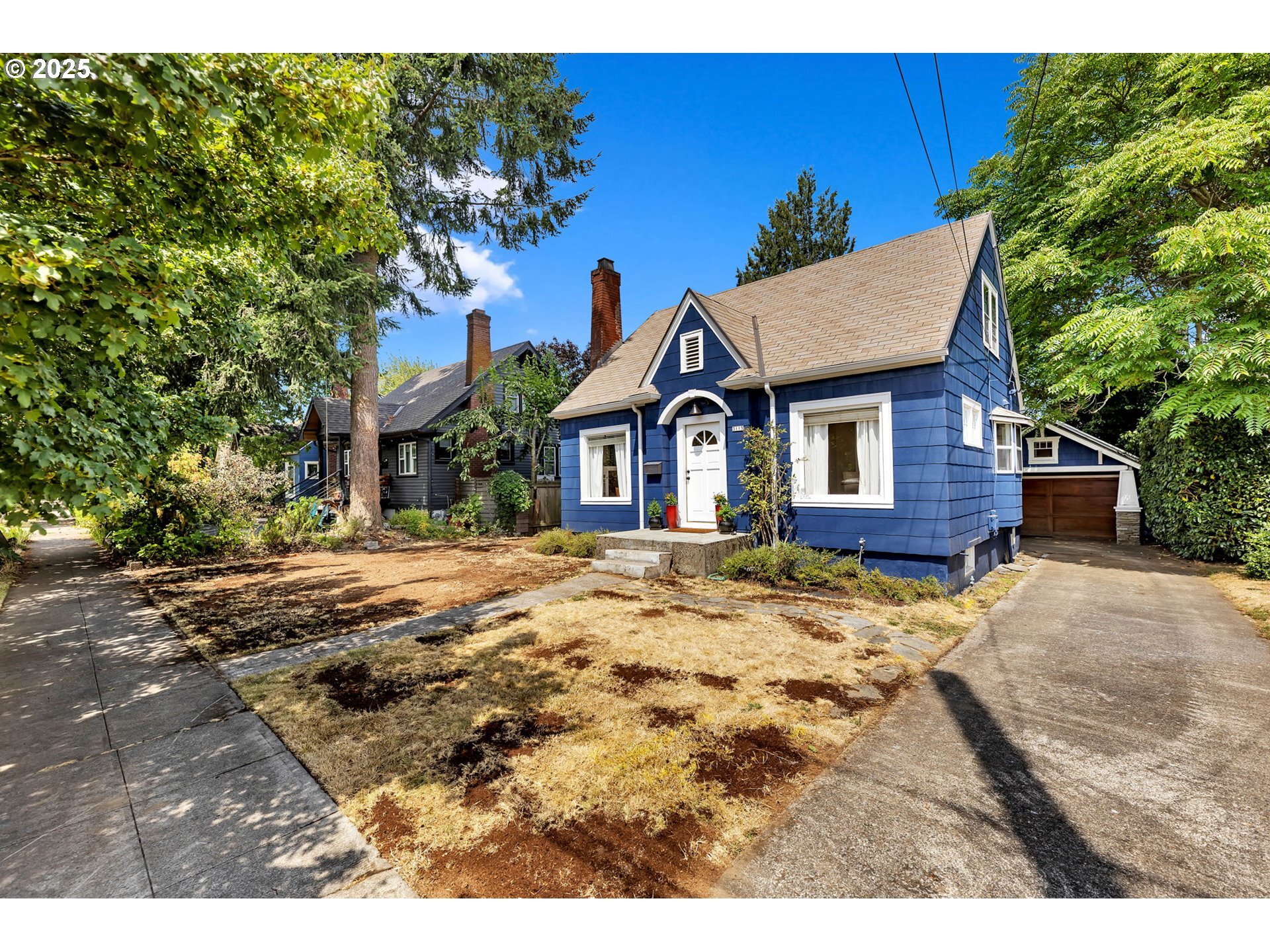 Property Photo: 3115 N Winchell St OR 97217