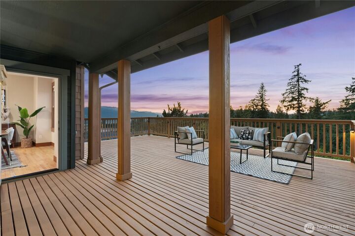 Property Photo:  1875  10th Avenue NE  WA 98029 