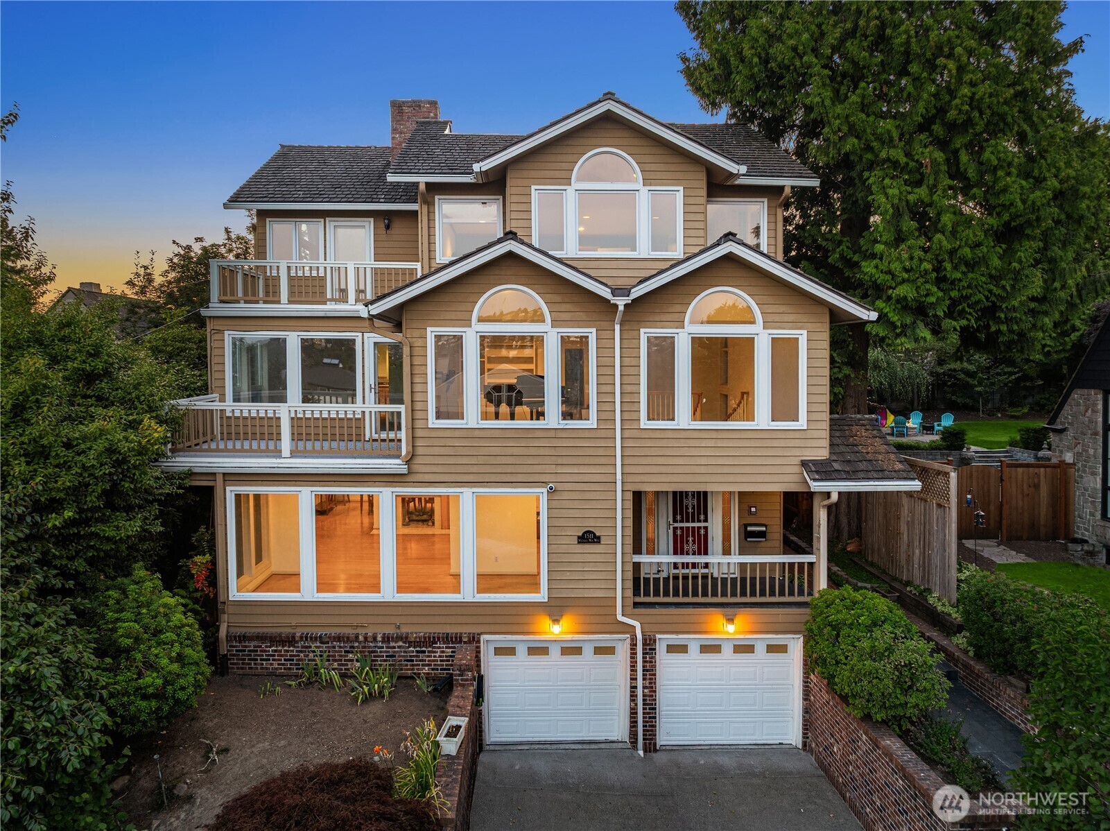 Property Photo:  1511  Magnolia Way W  WA 98199 