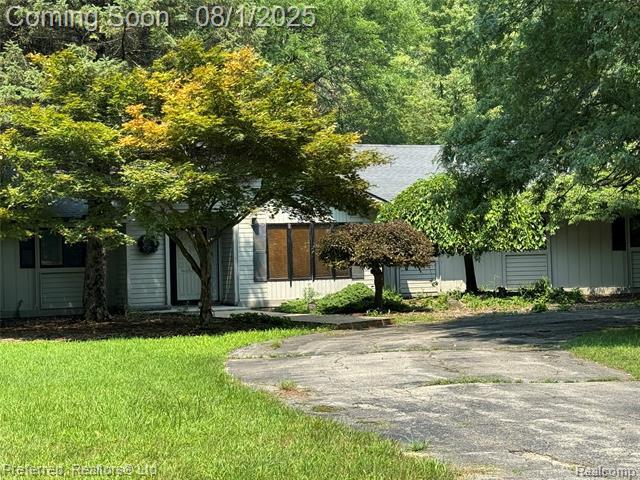 Property Photo: 37782 Oakwood Meadows Drive MI 48185