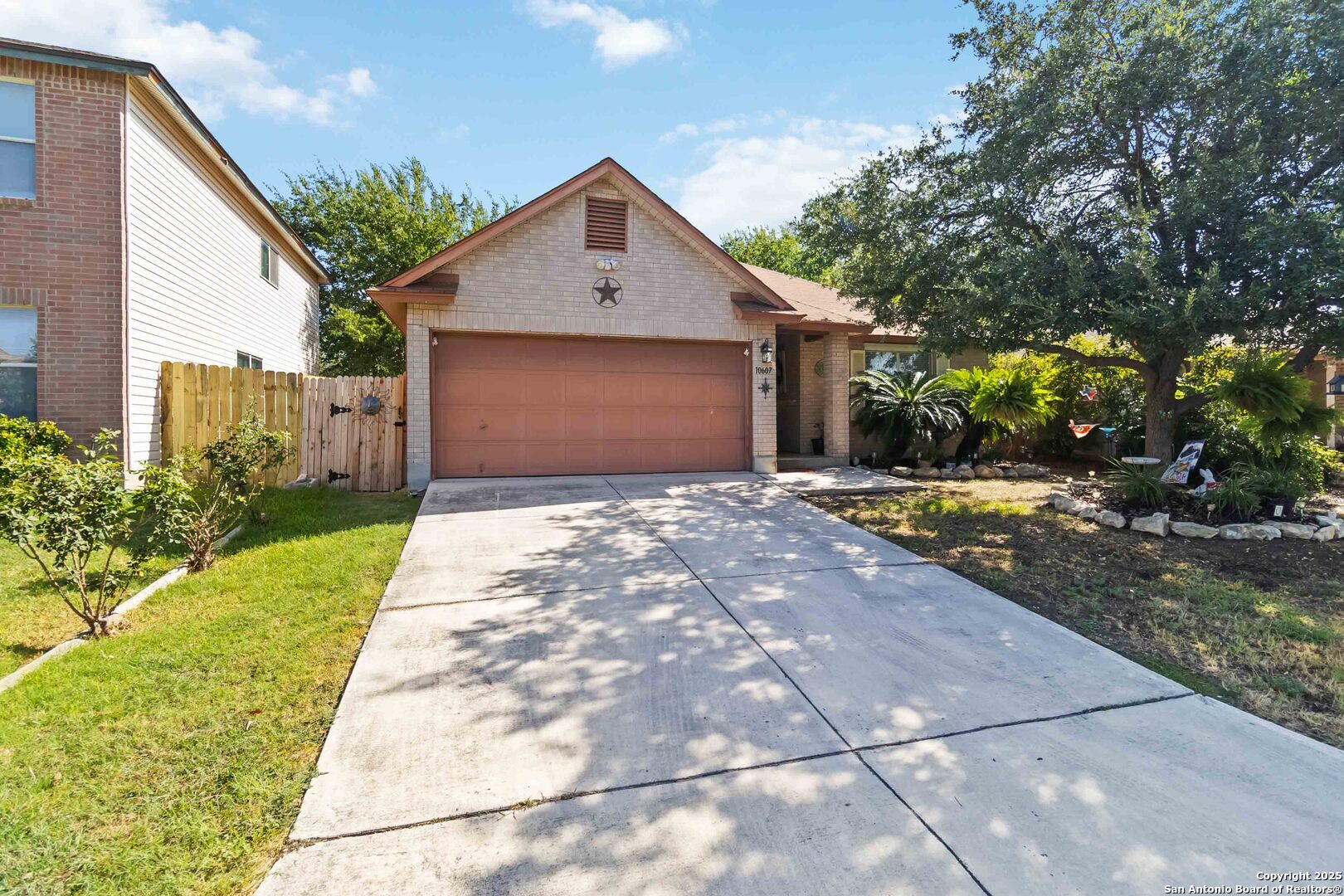 Property Photo: 10607 Bluegrass Pond TX 78254