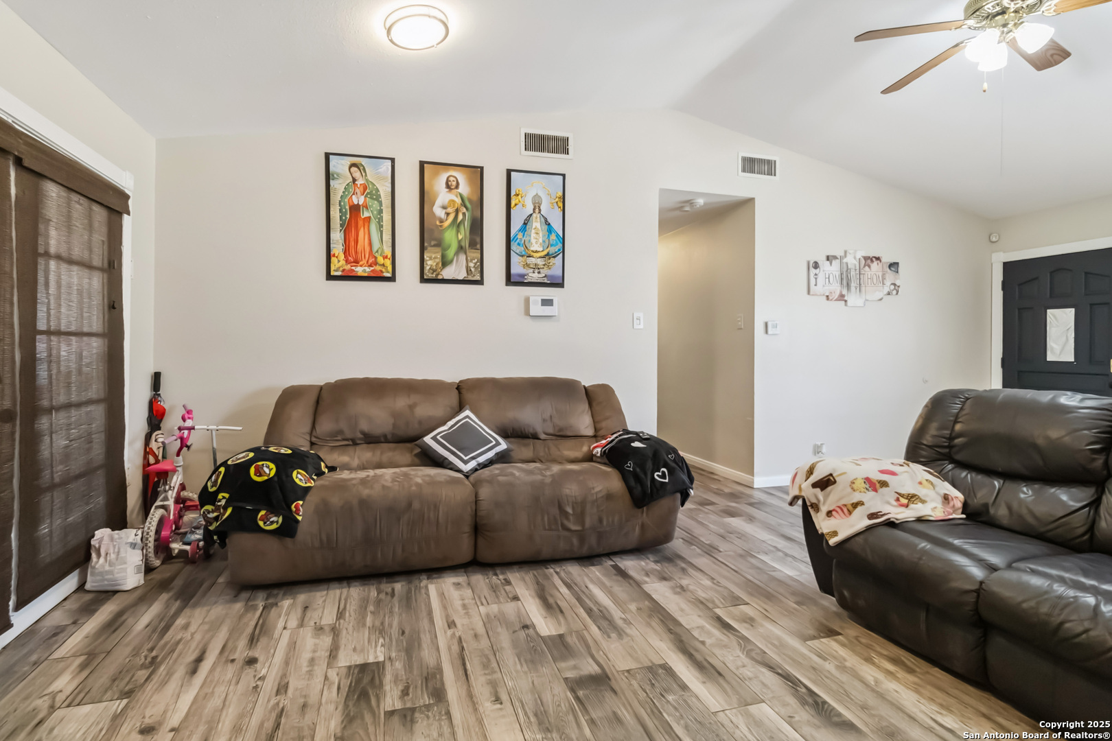 Property Photo: 5815 Kim Valley Dr TX 78242