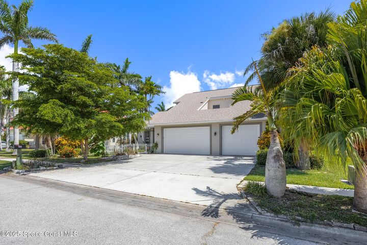 805 W Central Boulevard  Cape Canaveral FL 32920 photo