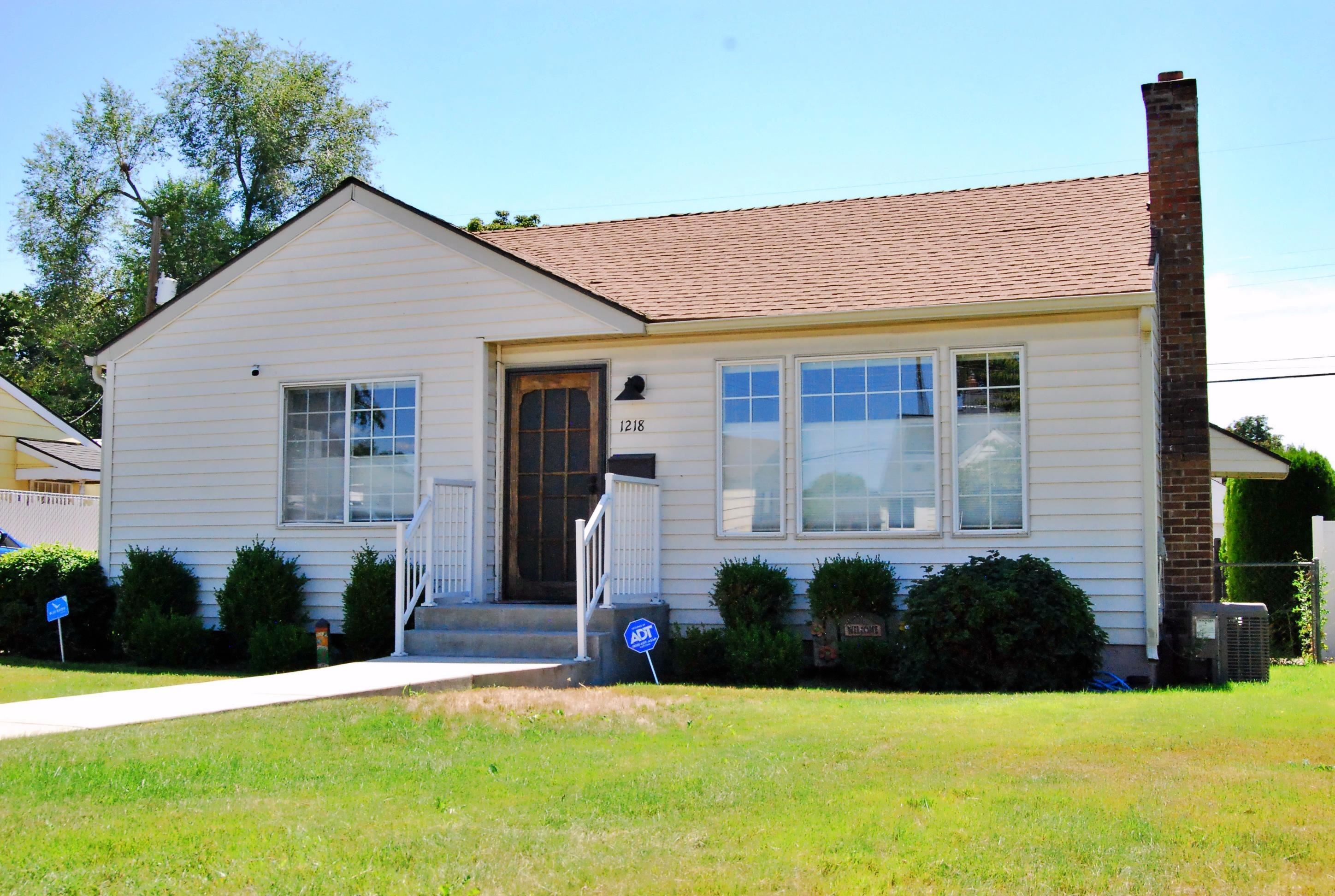 Property Photo: 1218 E Empire Ave WA 99207