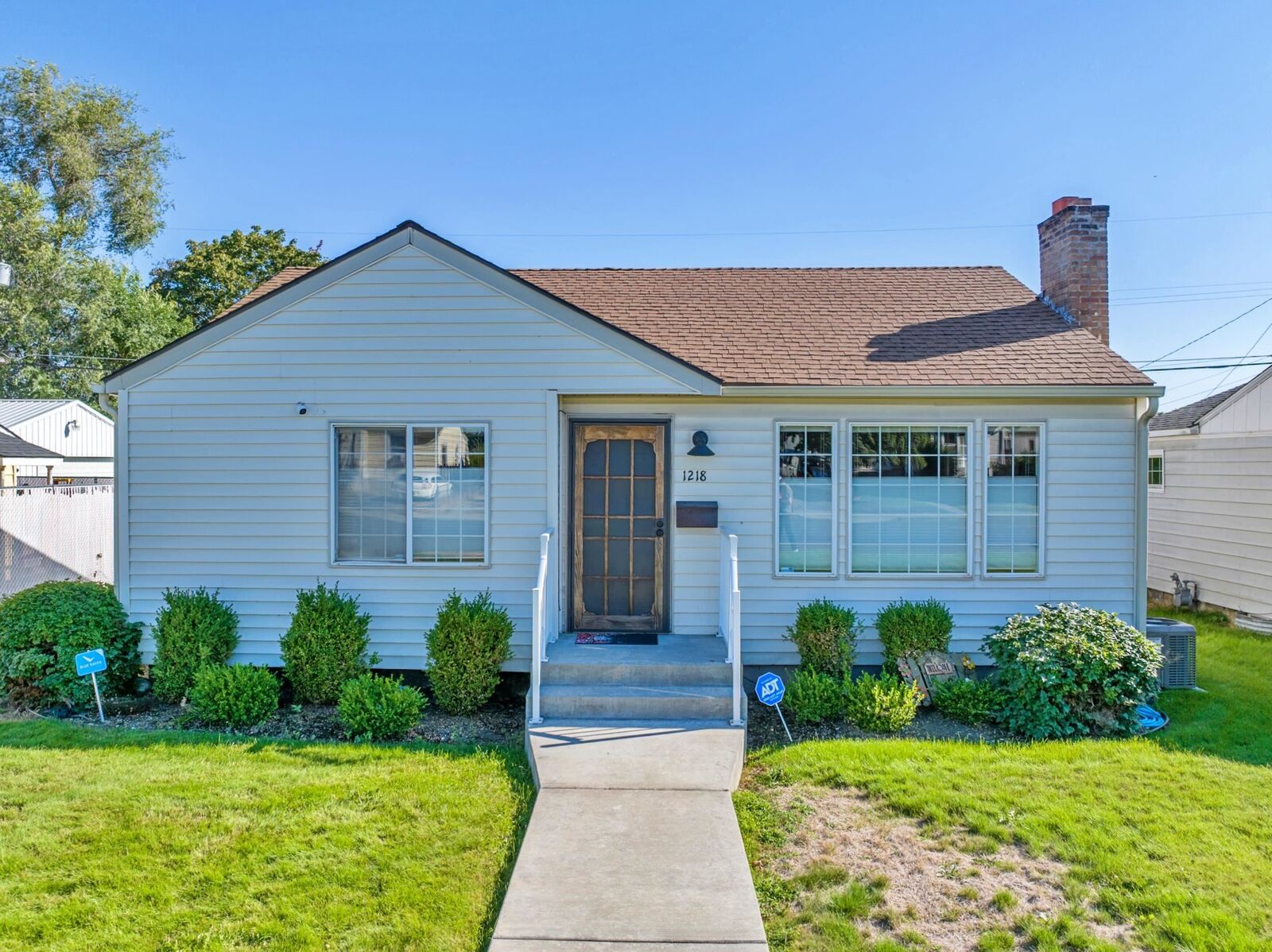 Property Photo: 1218 E Empire Ave WA 99207