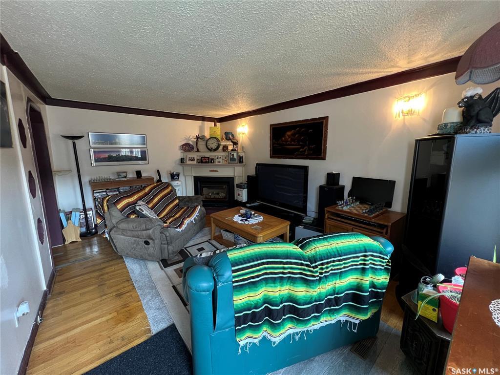 Property Photo:  236 9th Street E  SK S6V 0X6 