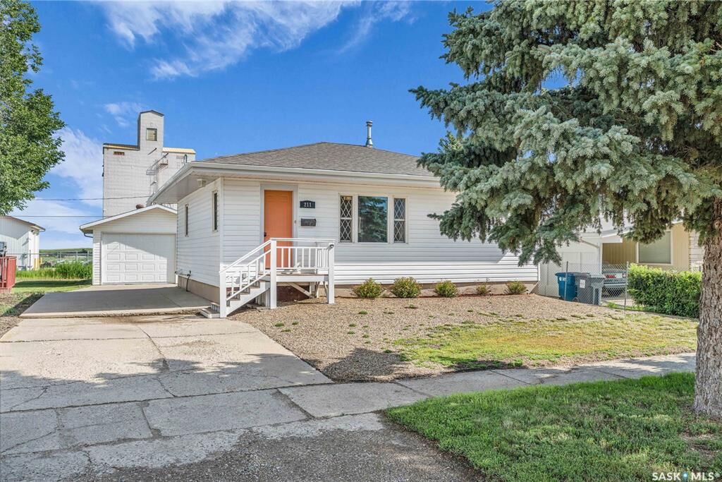 Property Photo: 211 6th Avenue W SK S0H 1X0