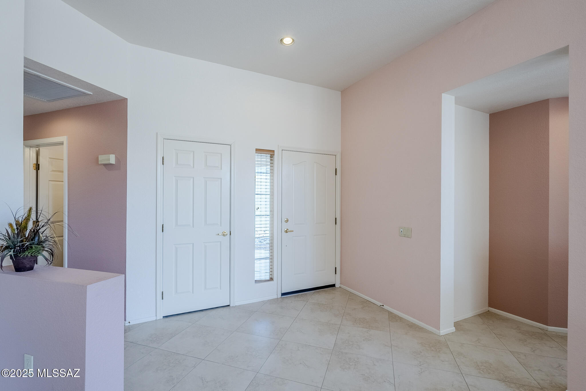 Property Photo: 14212 N Cirrus Hill Drive AZ 85755