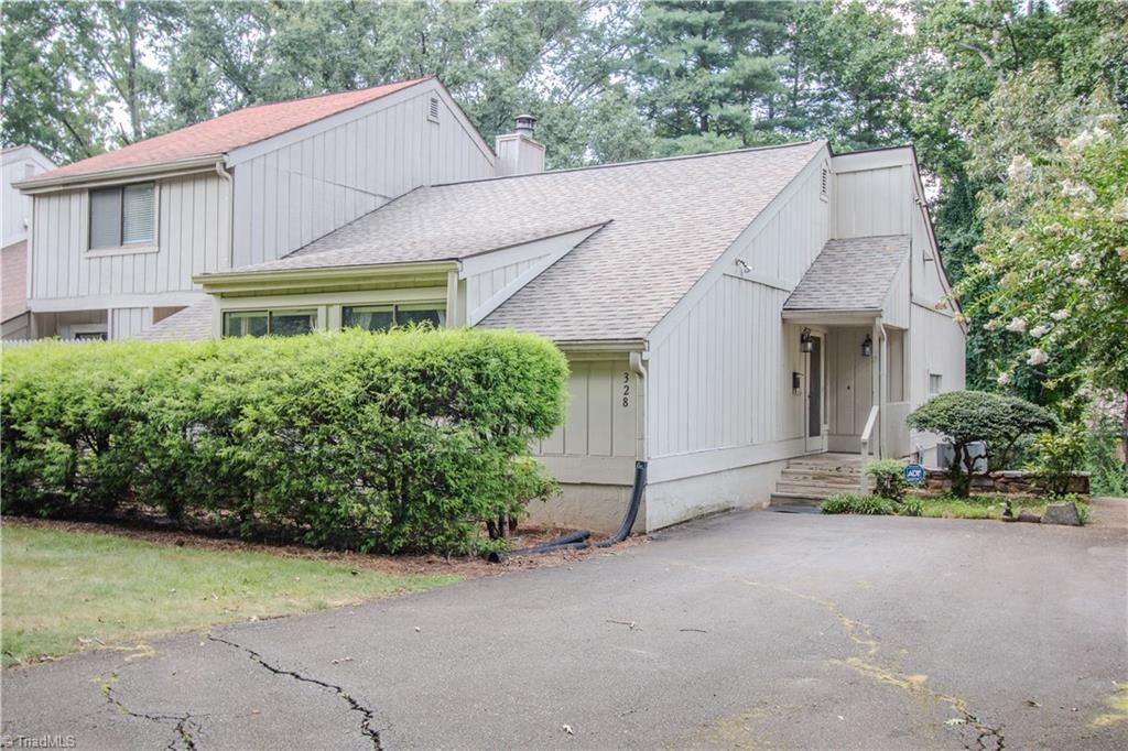 Property Photo: 328 Lamplighter Circle NC 27104