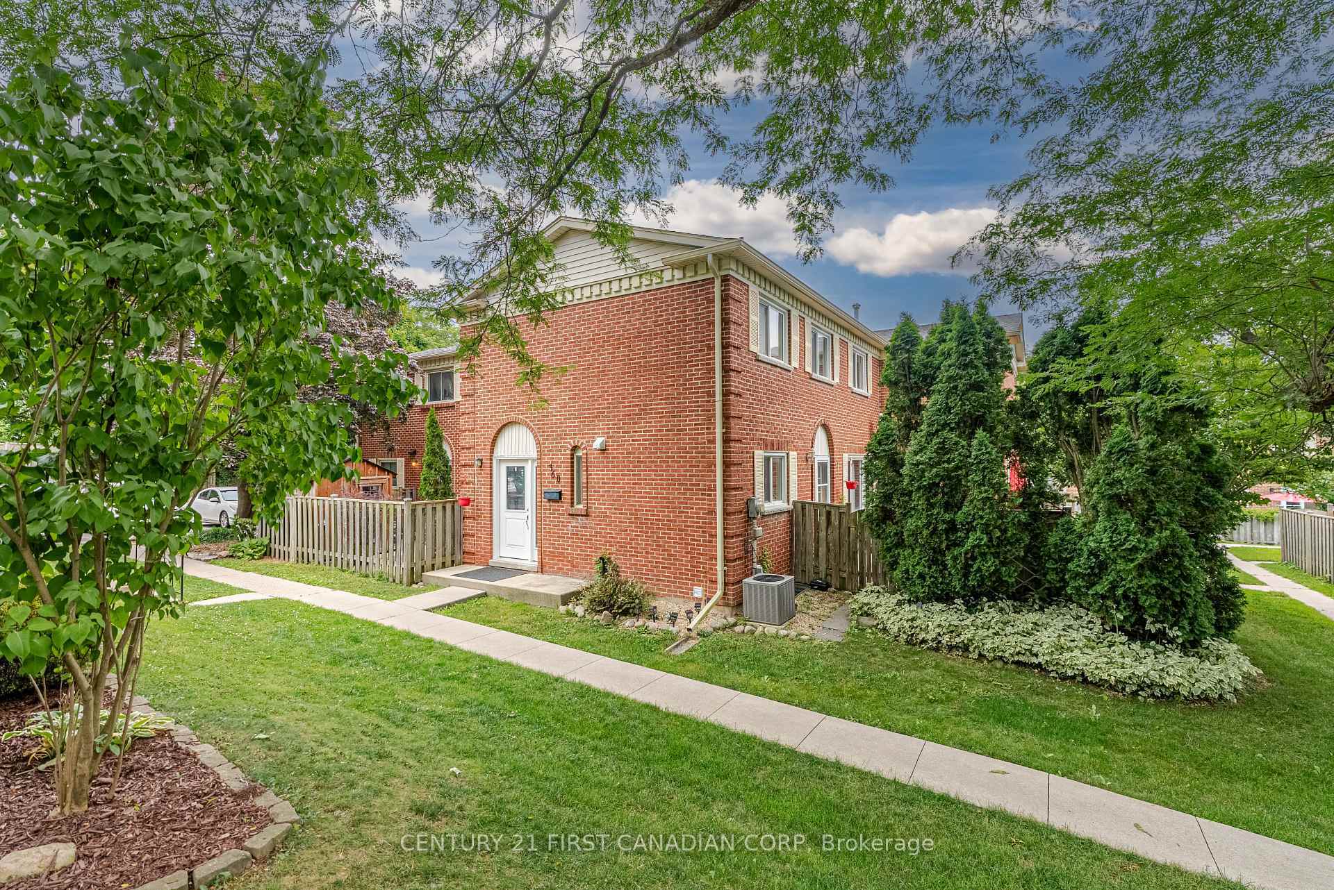Photo de la propriété: 360 Homestead Court 8 ON N6G 2E9