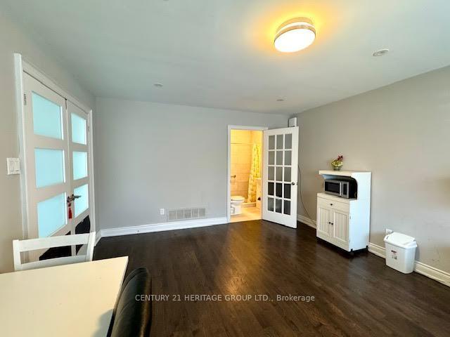 Property Photo: 2 Pilgrim Drive Apt 1 ON L6C 1R3