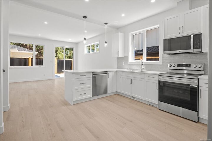 Property Photo:  568 Kay St B  BC V8Z 2L3 