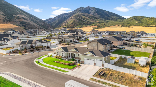 Property Photo: 1416 E 270 S UT 84074