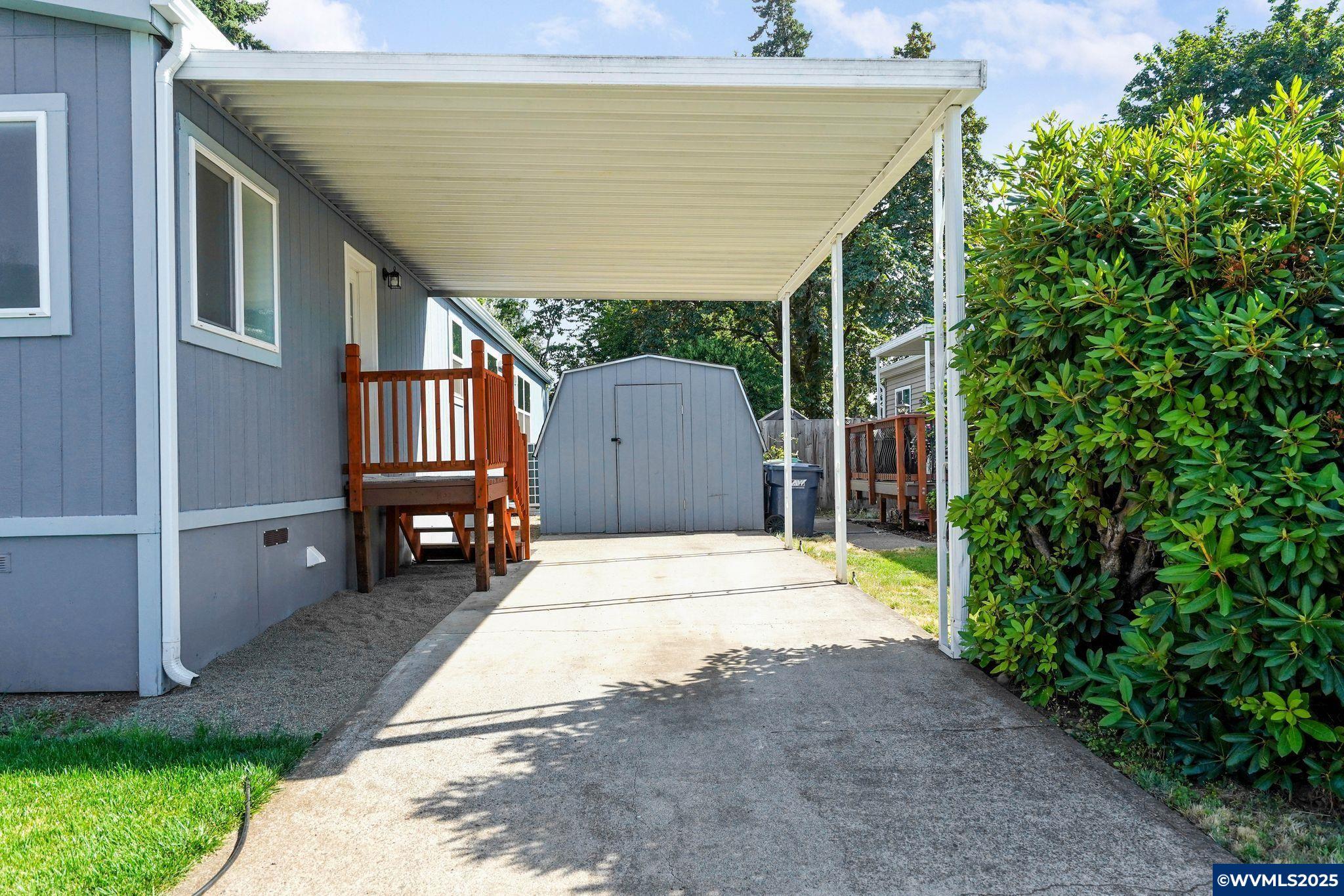 Property Photo: 225 Evergreen Dr OR 97325