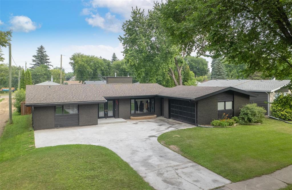 Property Photo:  221 27th Street  MB R7B 2E6 