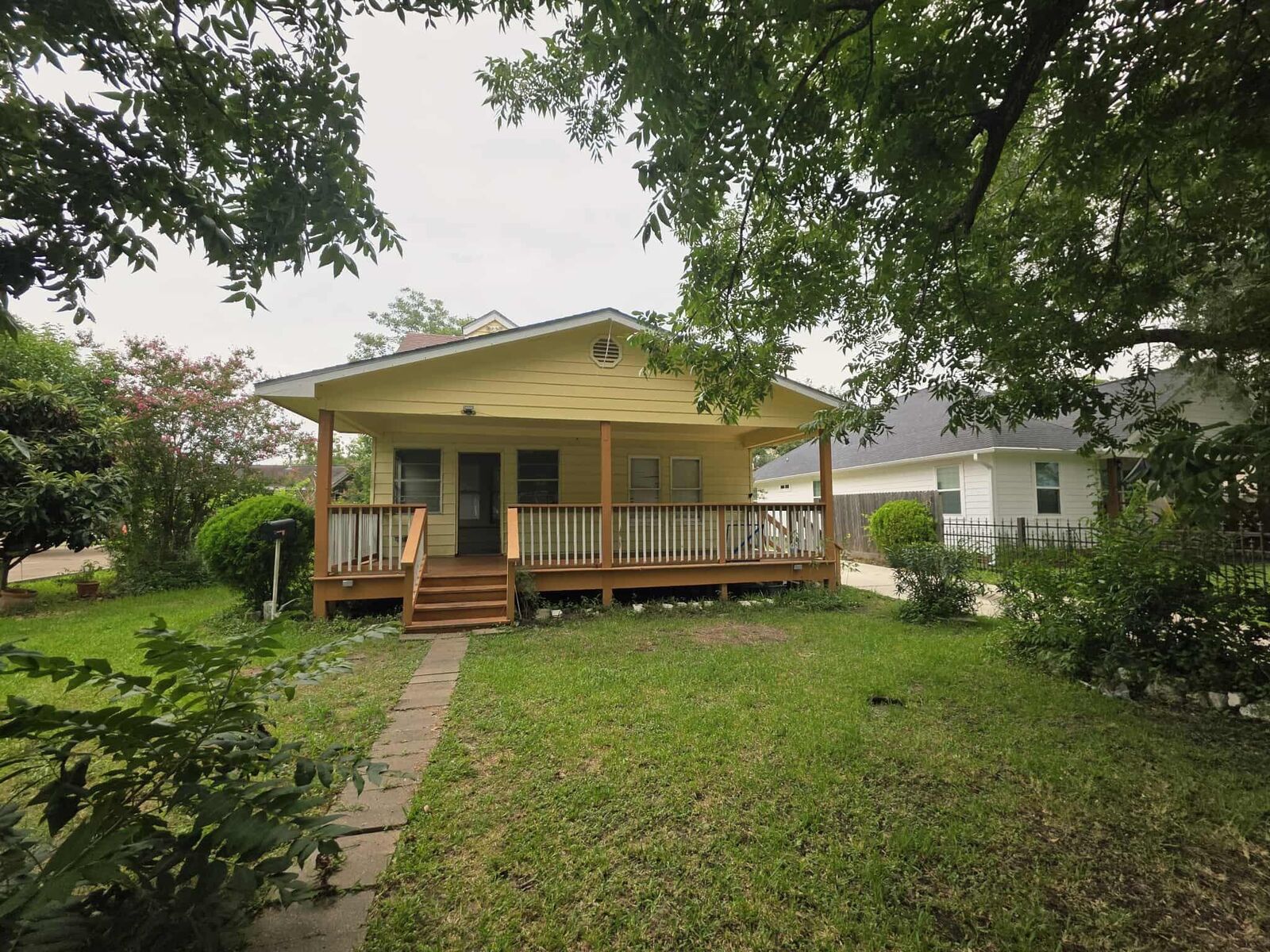 Property Photo: 214 Center Street TX 77506