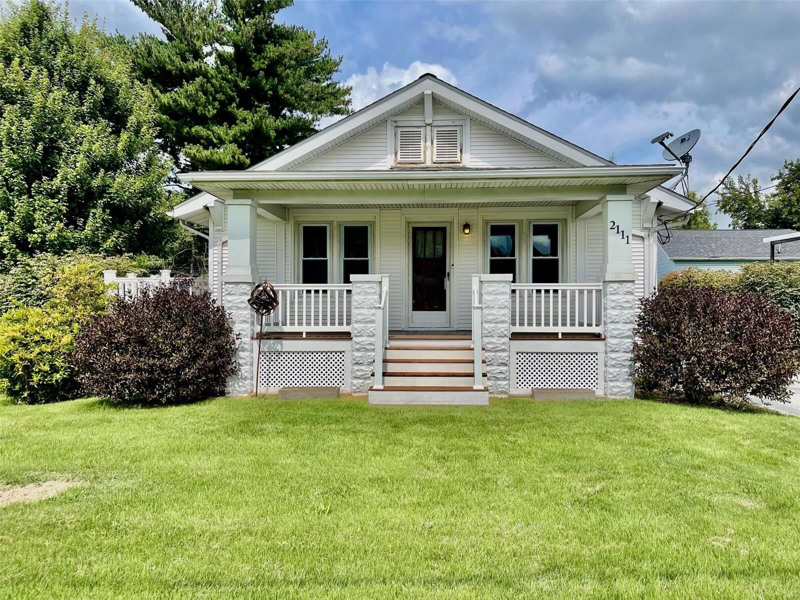 Property Photo: 2111 Vandalia Street IL 62234