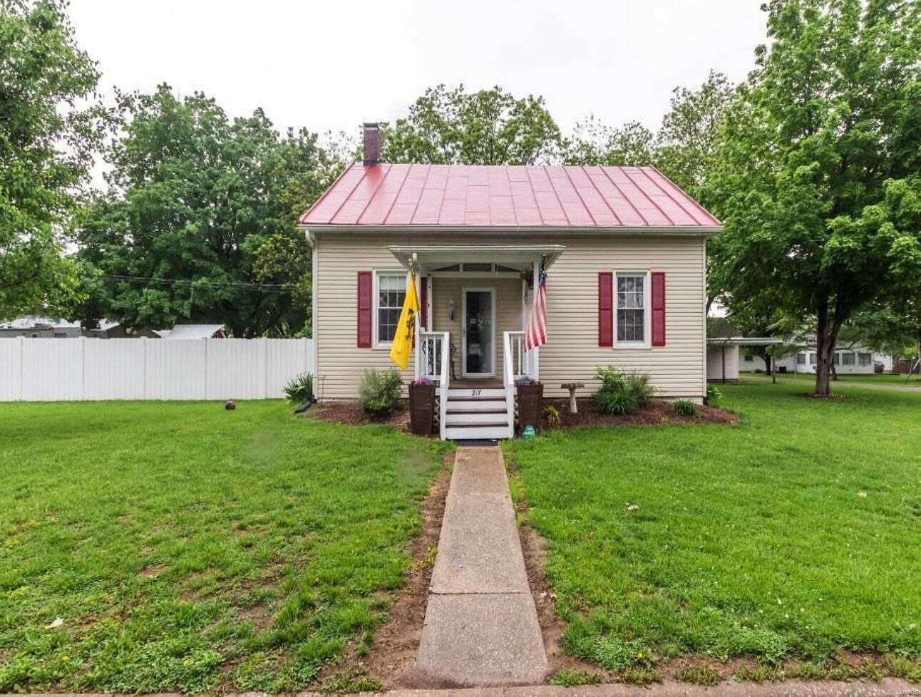 Property Photo:  217 N Fillmore Street  IL 62278 