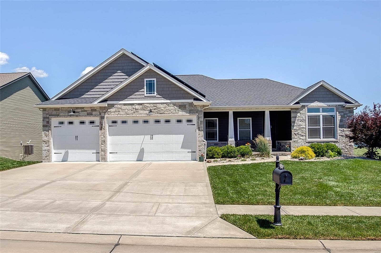 Property Photo:  1844 Crimson Oak Drive  IL 62062 
