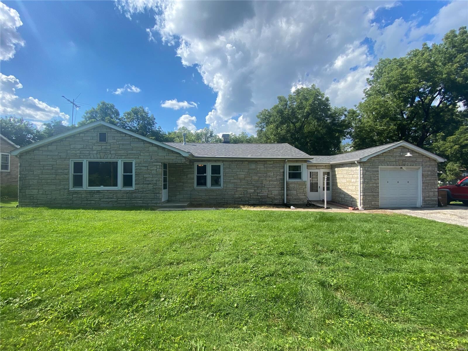 Property Photo:  105 Van Rue Drive  IL 62220 