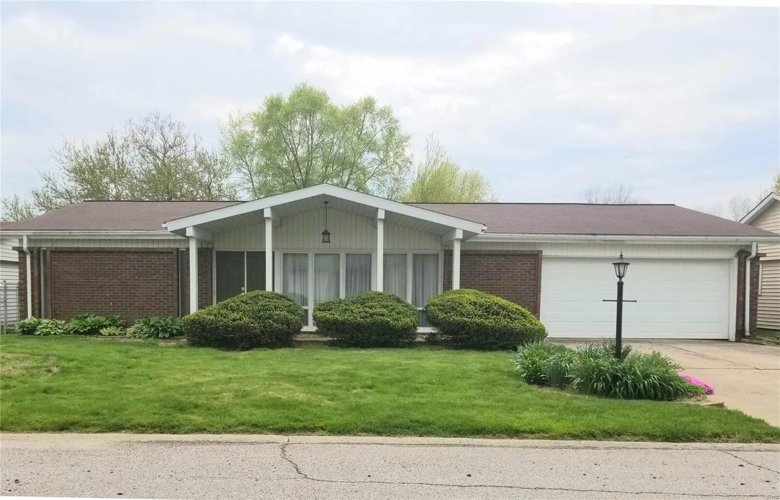 Property Photo:  1444 Vicksburg Drive  IL 62221 