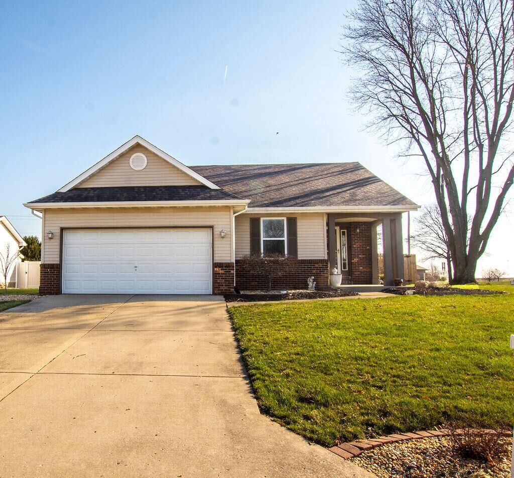 Property Photo:  14 Cottonwood Glen Drive  IL 62034 