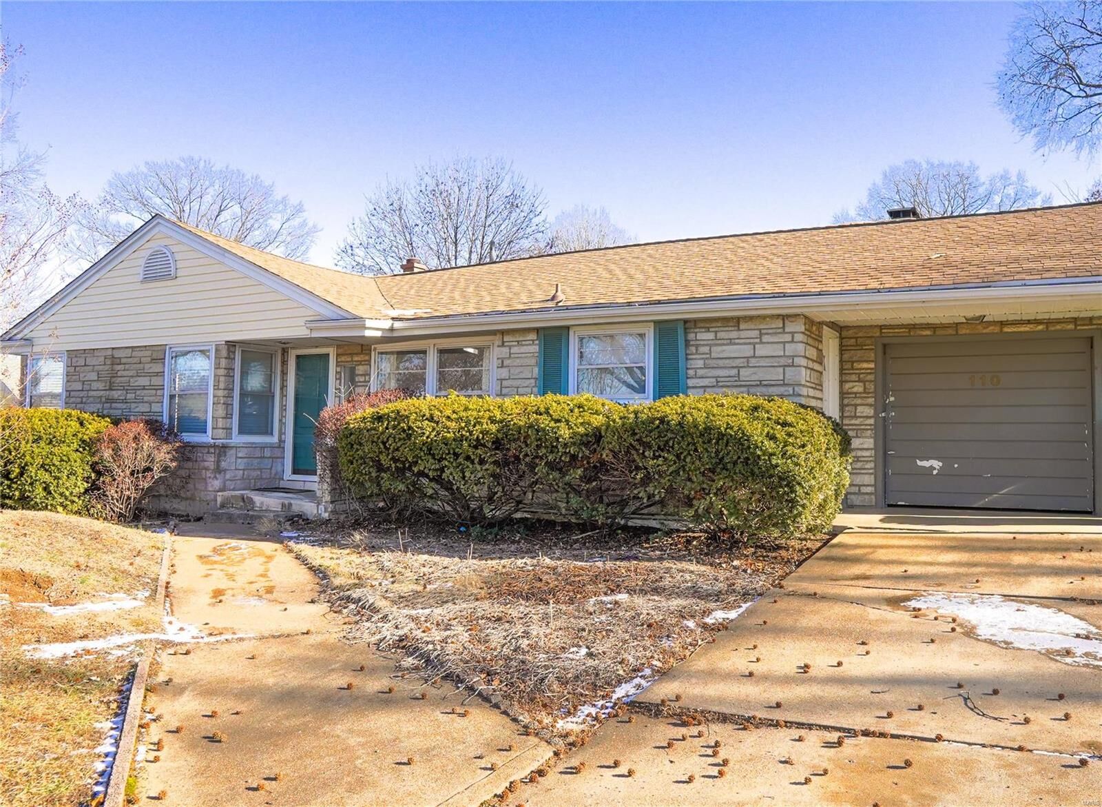 Property Photo:  110 Woodridge  MO 63122 