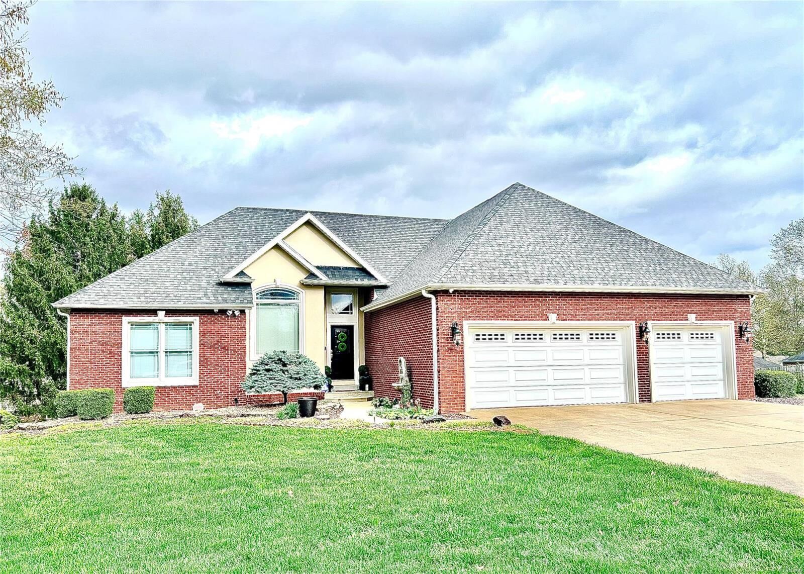 Property Photo:  462 Redwood Drive  MO 63640 