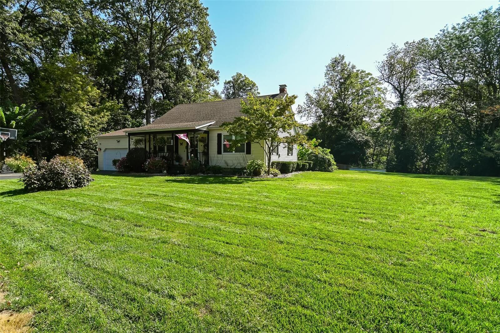 Property Photo:  520 Forest  IL 62234 