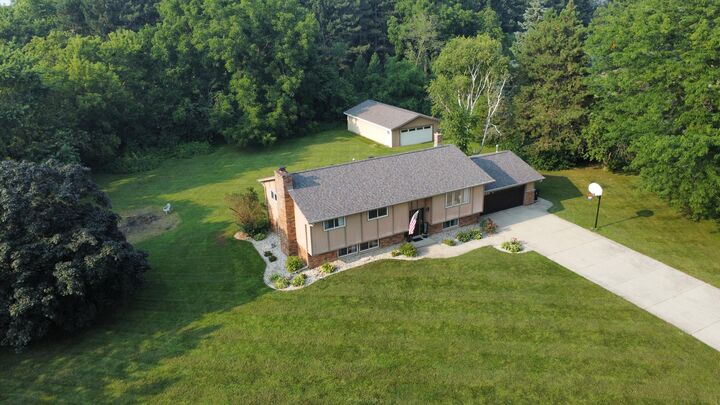 S69w22060 Sonoma Way  Vernon WI 53103 photo