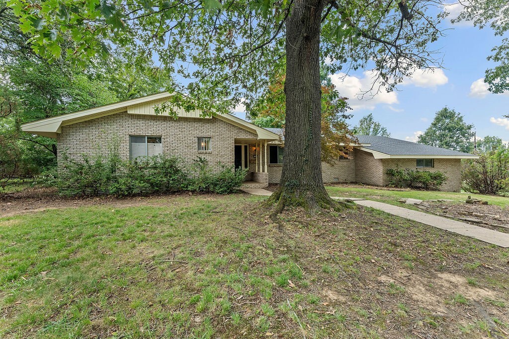 Property Photo:  1605 Arapaho Avenue  AR 72764 