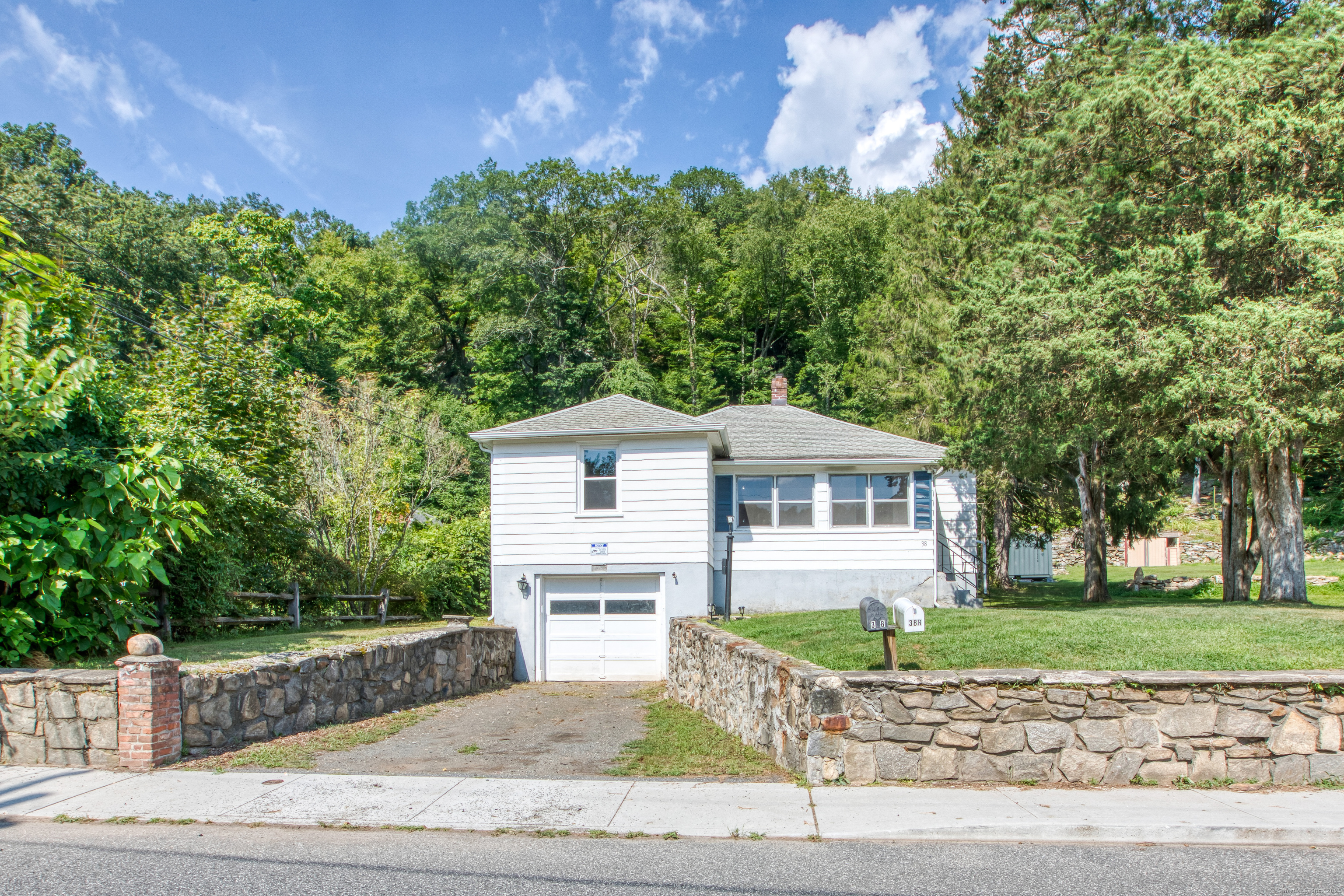 Property Photo:  38 Woodside Avenue  CT 06483 
