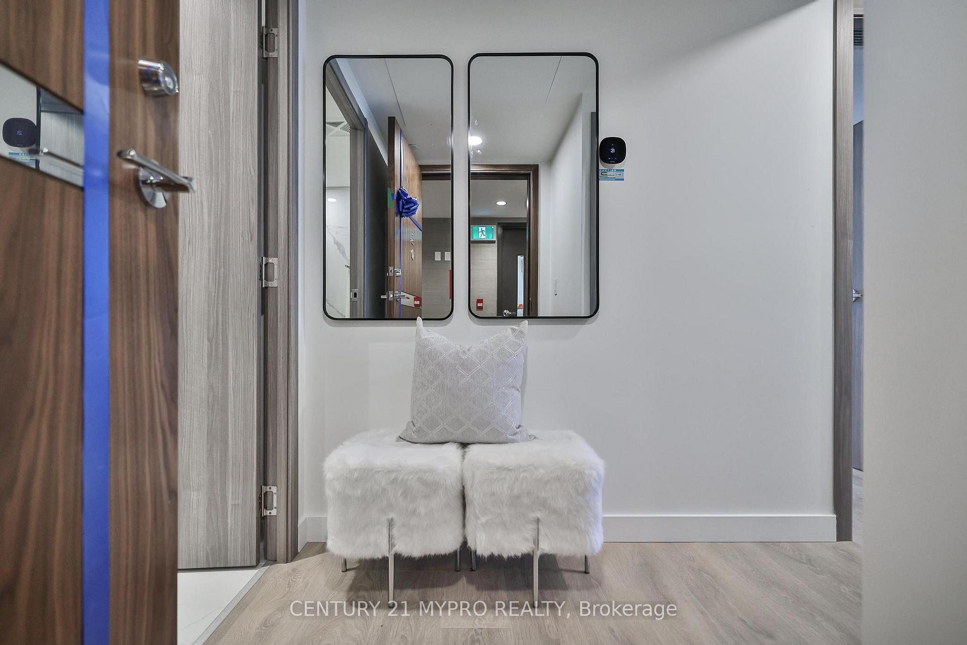 Property Photo:  38 Widmer Street 4306  ON M5V 0P7 