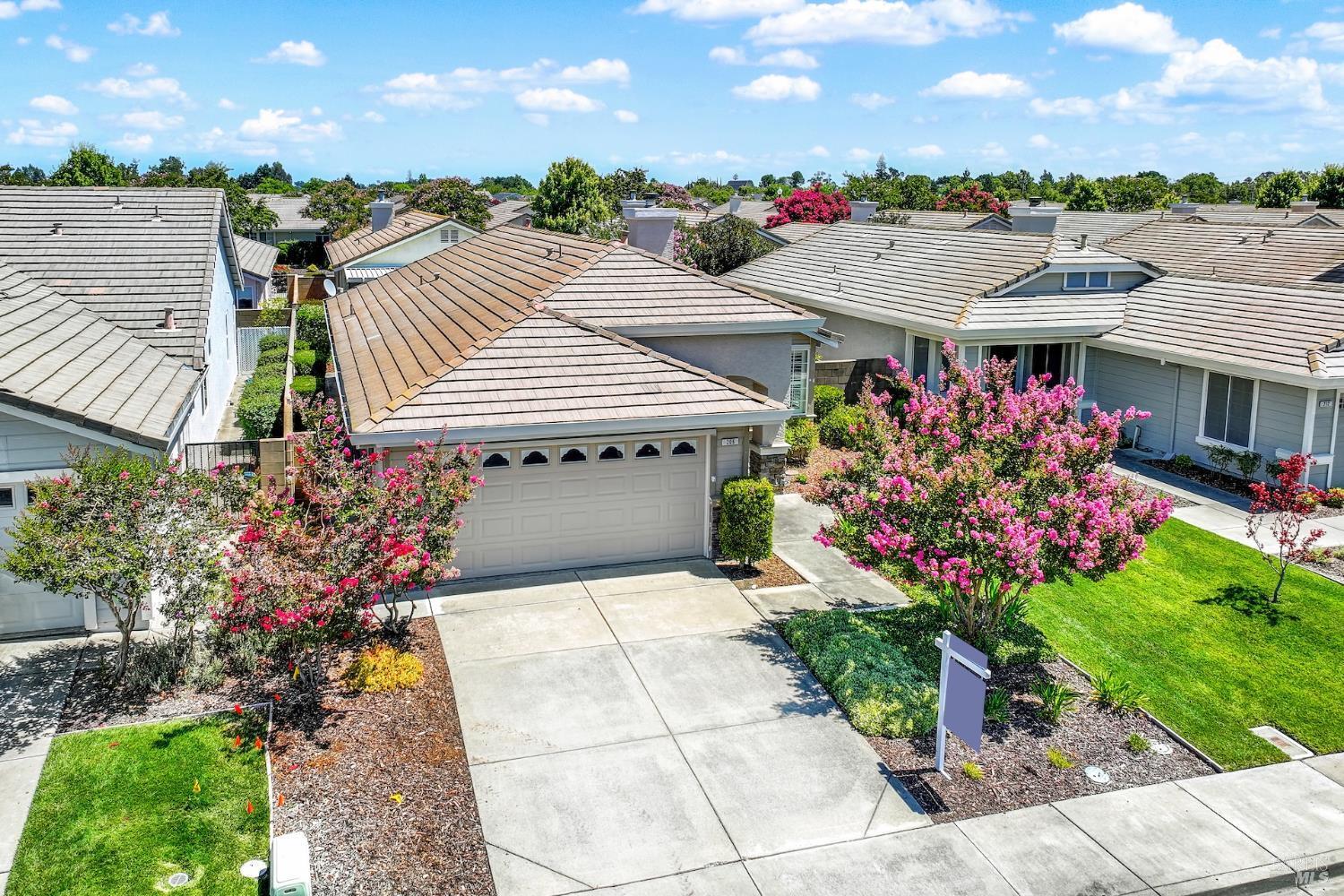 Property Photo: 206 Heirloom Court CA 95687
