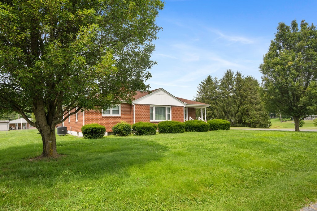 Property Photo:  157 Ballard Ave  WV 24963 
