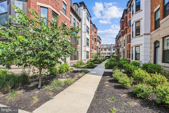 Property Photo: 205 Market Square NW 15 VA 22180