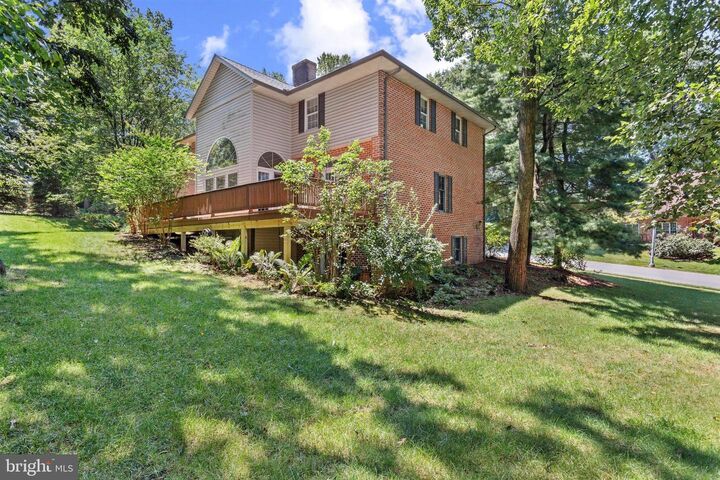 Property Photo: 817 Appenzell Drive PA 17036