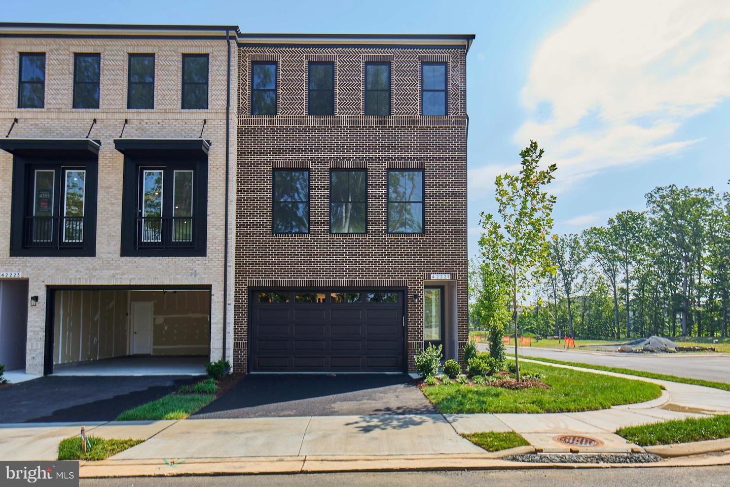 Property Photo:  42221 Shining Star Square  VA 20148 