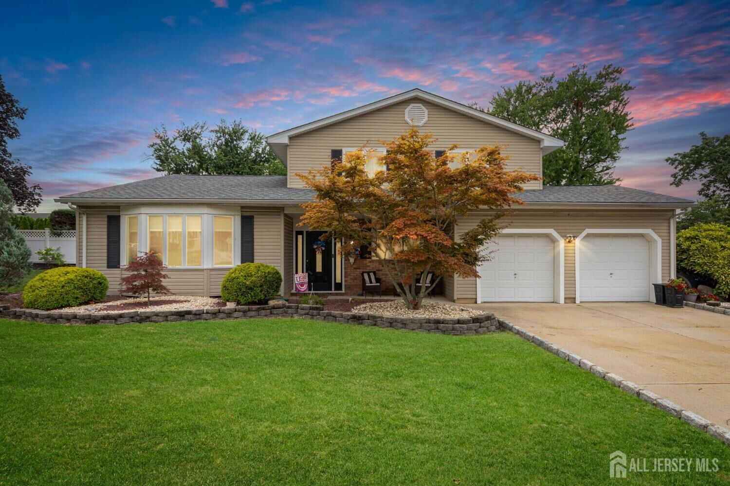 Property Photo:  31 Iroquois Drive  NJ 08859 