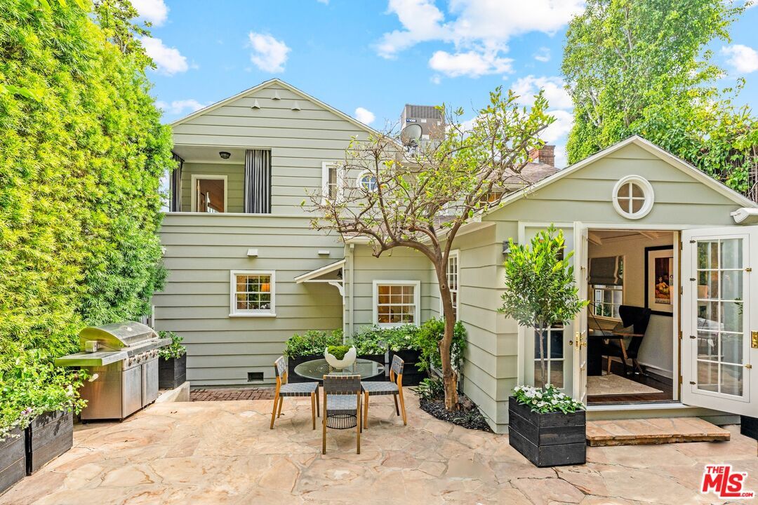Property Photo:  8023 Hemet Pl  CA 90046 