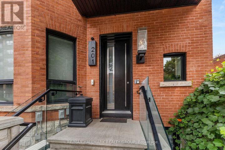 Property Photo:  201 Maclaren Street 3  ON K2P 0L4 