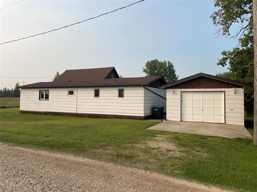 Property Photo:  112 Margaret Crescent  MB R0J 1L0 