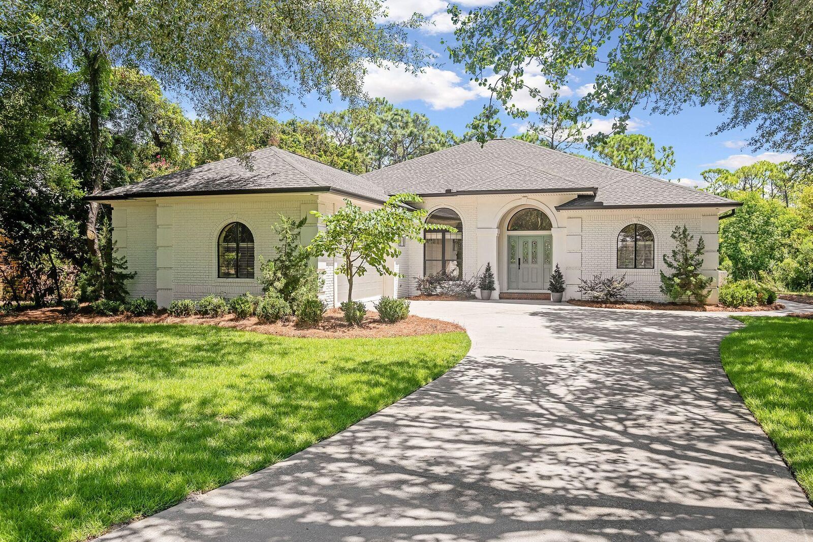 Property Photo: 215 Mattie'S Way FL 32541