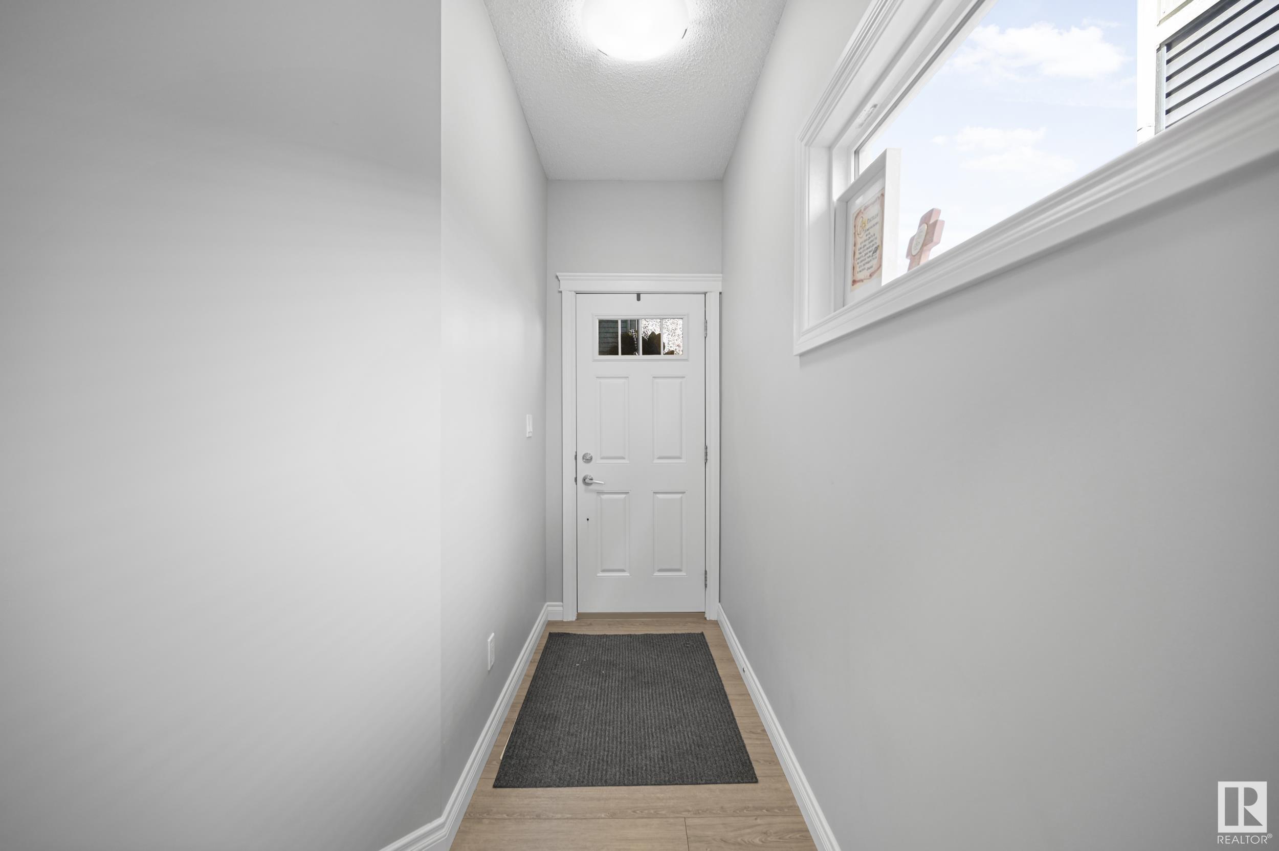 Photo de la propriété: 8021 223 Street NW AB T5T 7H9